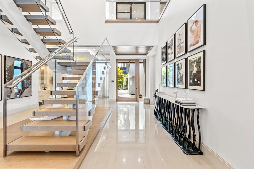 An artful modern showplace for indoor/outdoor entertaining, this - photo 5