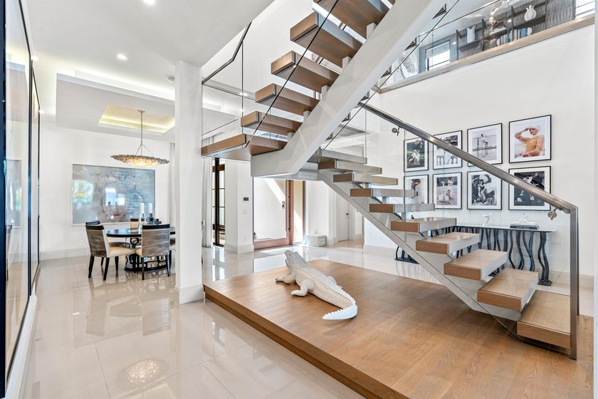 An artful modern showplace for indoor/outdoor entertaining, this - photo 6