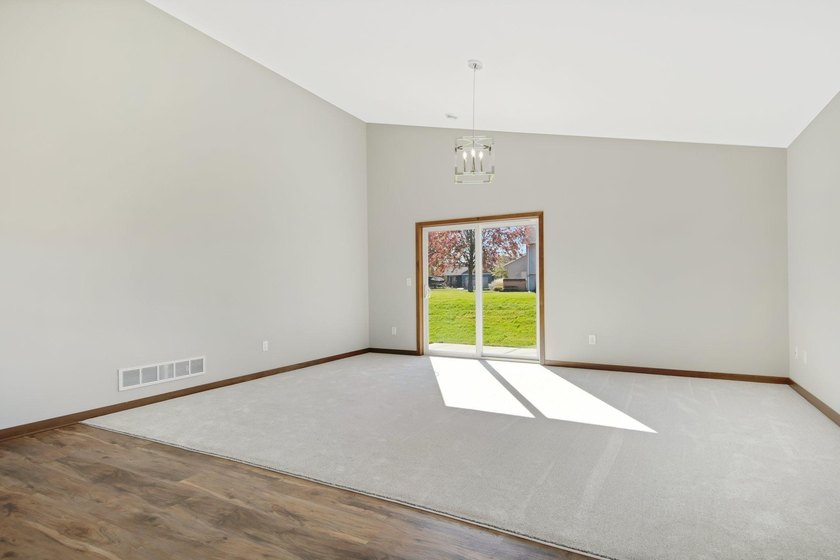 301 Gateway Parkway - photo 11