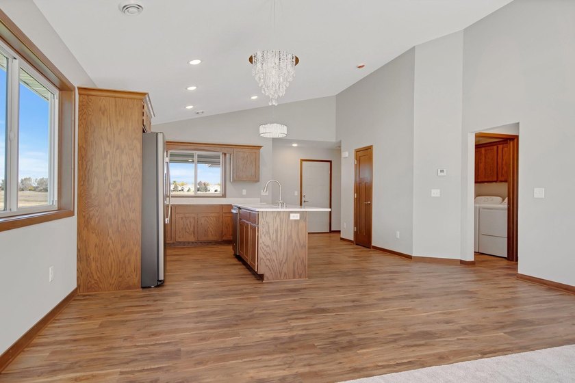 301 Gateway Parkway - photo 12