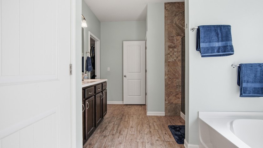 When location is everything! This 3-bed, 2-bath cottage nestled - photo 17
