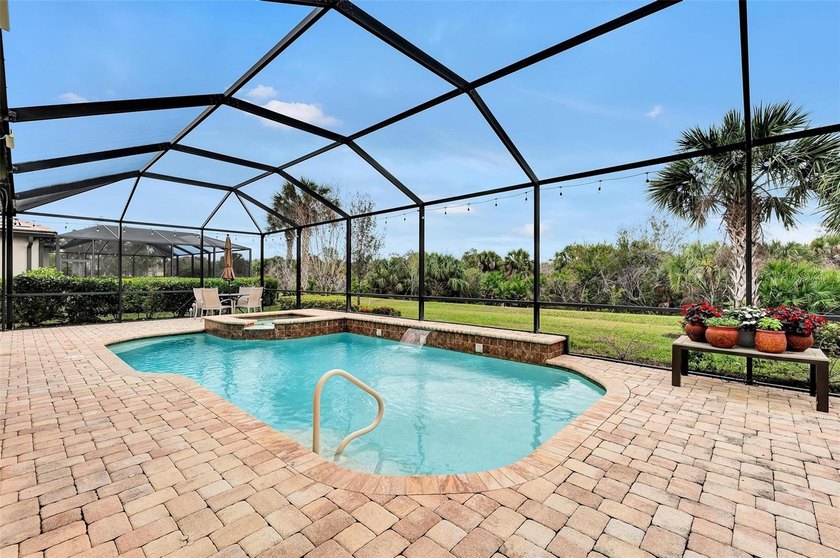 Priced to GO QUICKLY NOW! This FORMER PINNACLE MODEL WITH LOFT - photo 3