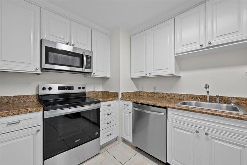 2 bedroom 2 bath condo with views of the Atlantic Ocean - photo 14