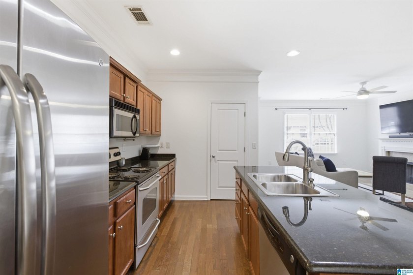 Phenomenal townhome in Inverness Cove that is move-in ready! - photo 8