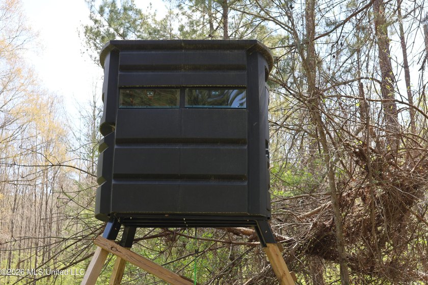 Discover an exceptional hunting and recreational property in the - photo 44
