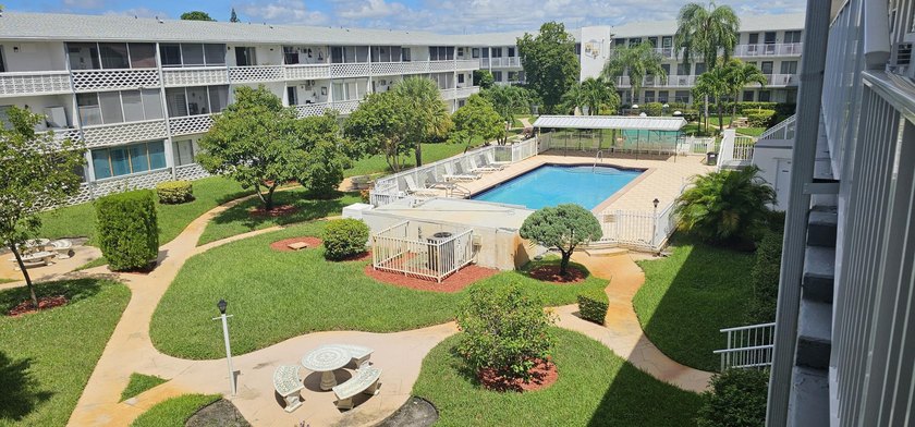Bright Corner Unit in Golden Towers - 55+ Community. This - photo 2