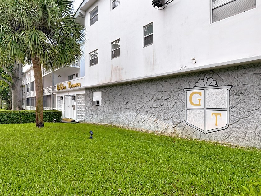 Bright Corner Unit in Golden Towers - 55+ Community. This - photo 7