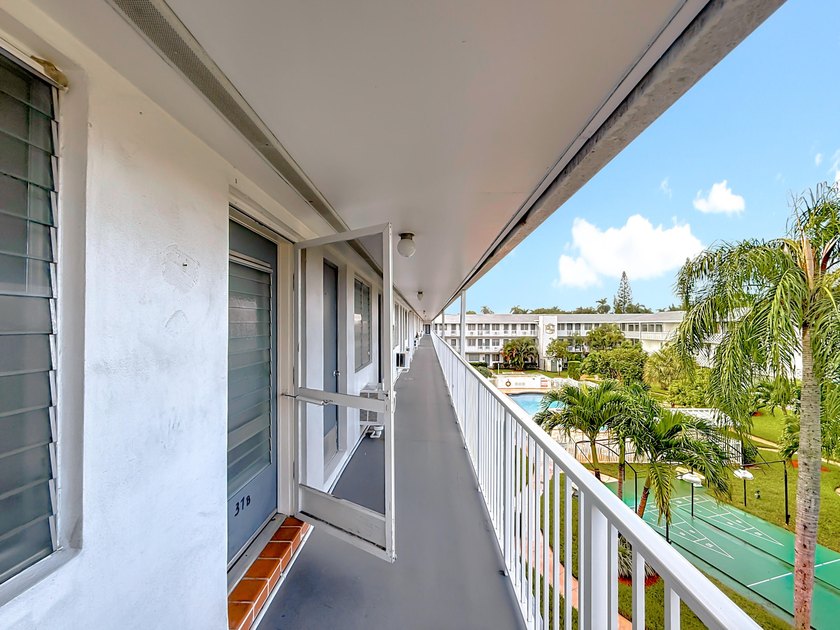 Bright Corner Unit in Golden Towers - 55+ Community. This - photo 9