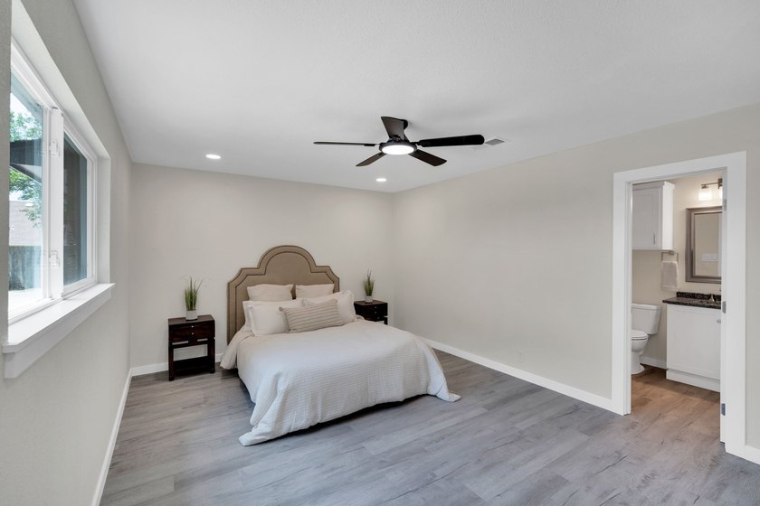 Beautifully renovated home in the established Waxahachie Country - photo 11