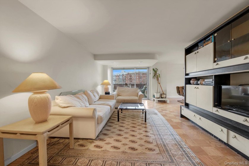 Welcome to this bright and spacious 2-bedroom, 2-bath residence - photo 6