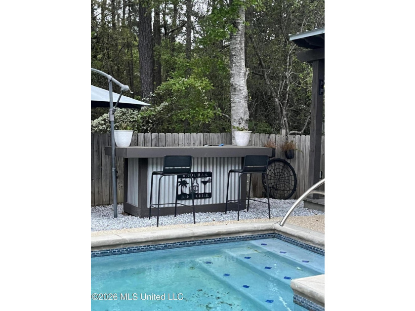 Beautiful Custom Built Home only 6 years old with Chef's Kitchen - photo 6