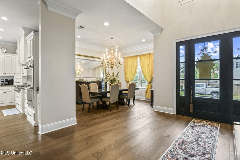 Beautiful Custom Built Home only 6 years old with Chef's Kitchen - photo 7