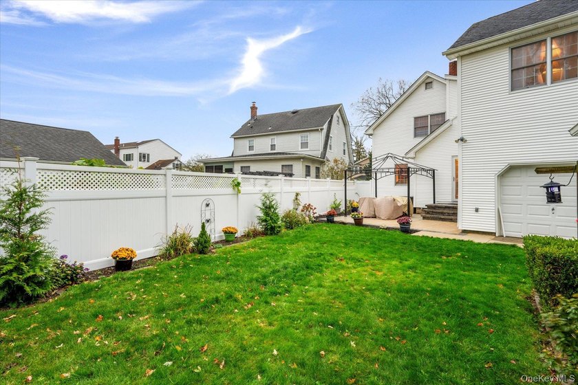 Welcome to this beautifully restored and thoughtfully updated - photo 17