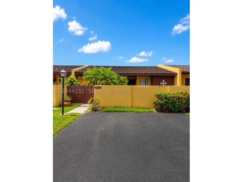 This stunning property features 3 spacious bedrooms, 2 modern - photo 2