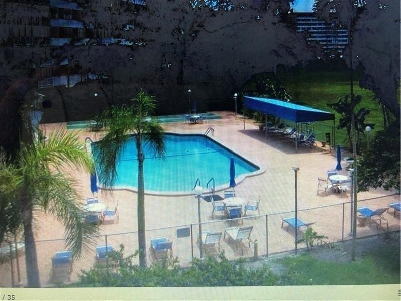 Charming and well-maintained 1-bedroom, 1.5-bathroom apartment - photo 10
