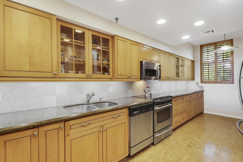 INTRACOASTAL DELIGHT! Outstanding waterfront views from this 4th - photo 10