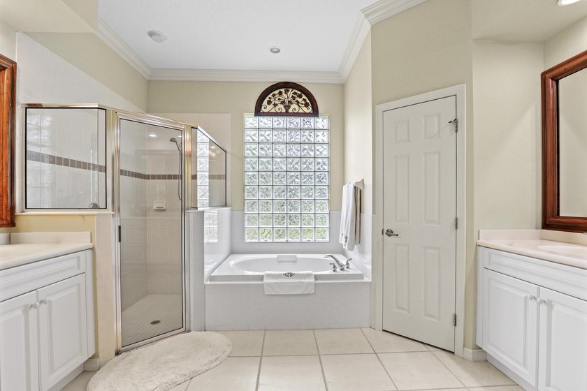 Golf Course Stunner! EXCEPTIONALLY Cared for 3BR/3BA 3 car - photo 12