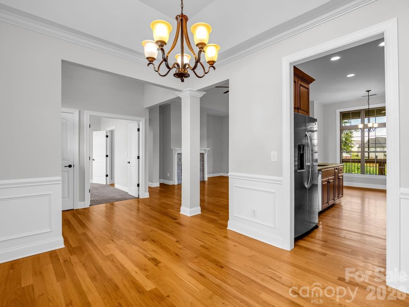 Welcome home to this beautifully maintained stucco and stone - photo 22
