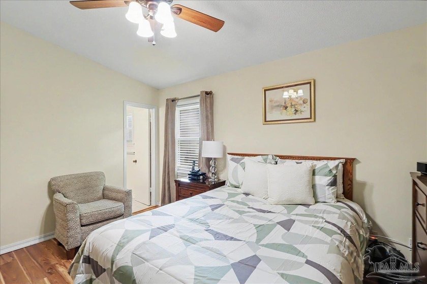 Charming and well-maintained 3-bedroom, 2-bath home built in - photo 22
