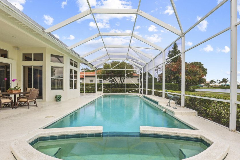 Golf Course Stunner! EXCEPTIONALLY Cared for 3BR/3BA 3 car - photo 25