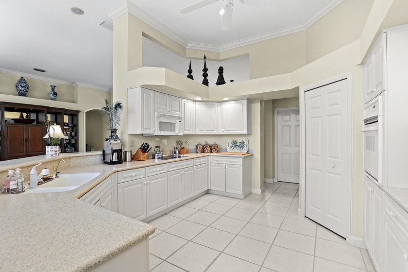 Golf Course Stunner! EXCEPTIONALLY Cared for 3BR/3BA 3 car - photo 29