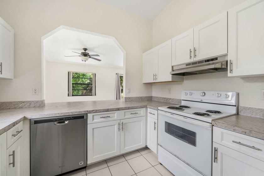 Experience the freedom of country living without sacrificing - photo 10
