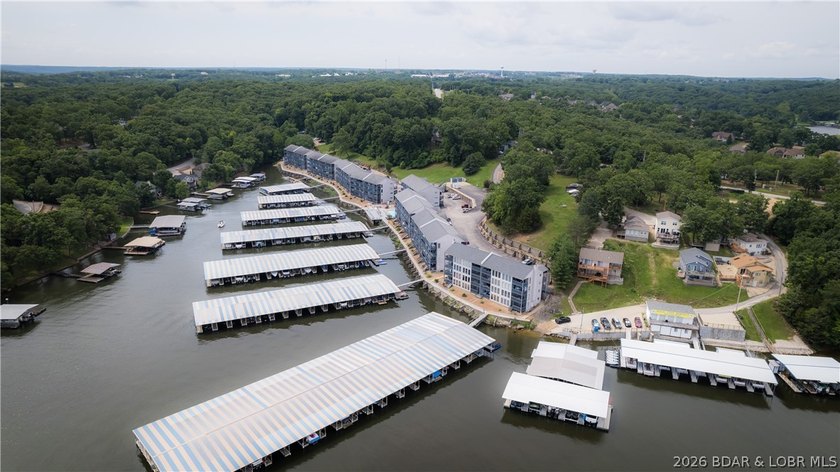 Enjoy effortless lake living in this well-kept, turn-key 1 bed - photo 33