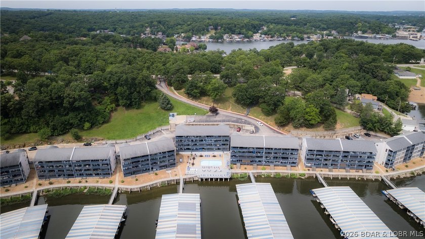 Enjoy effortless lake living in this well-kept, turn-key 1 bed - photo 34