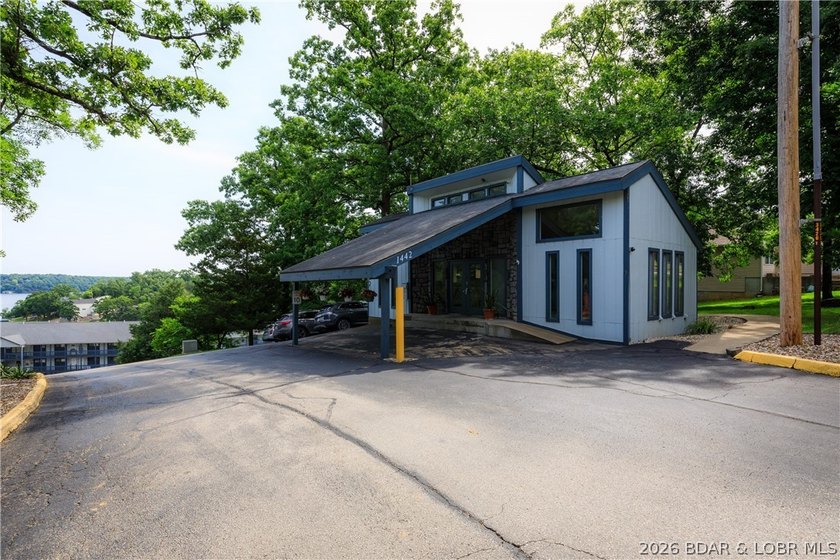 Enjoy effortless lake living in this well-kept, turn-key 1 bed - photo 39