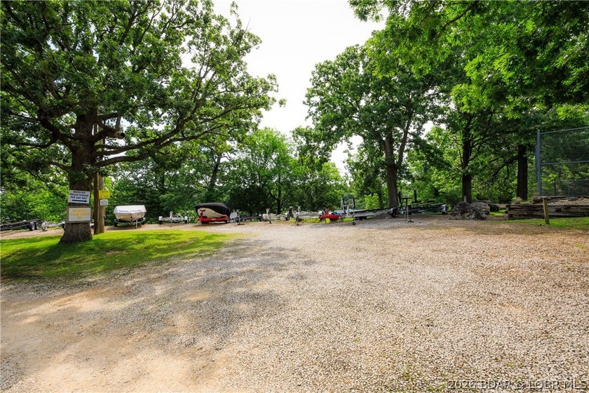 Enjoy effortless lake living in this well-kept, turn-key 1 bed - photo 40