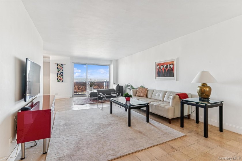 Experience luxury living in this rarely available 23rd-floor *E* - photo 3