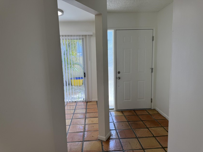 Charming 2BR/2.5BA townhome in the highly sought-after Riverwalk - photo 4