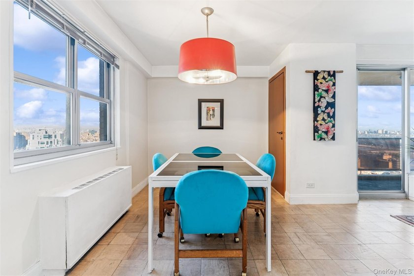Experience luxury living in this rarely available 23rd-floor *E* - photo 7