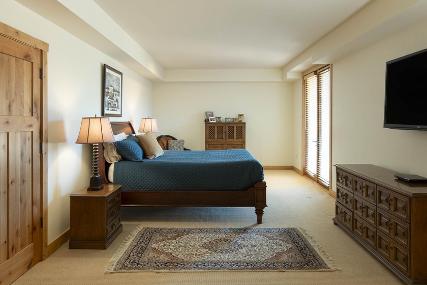 Sun Valley living at its best! This two-story Elkhorn Springs - photo 21