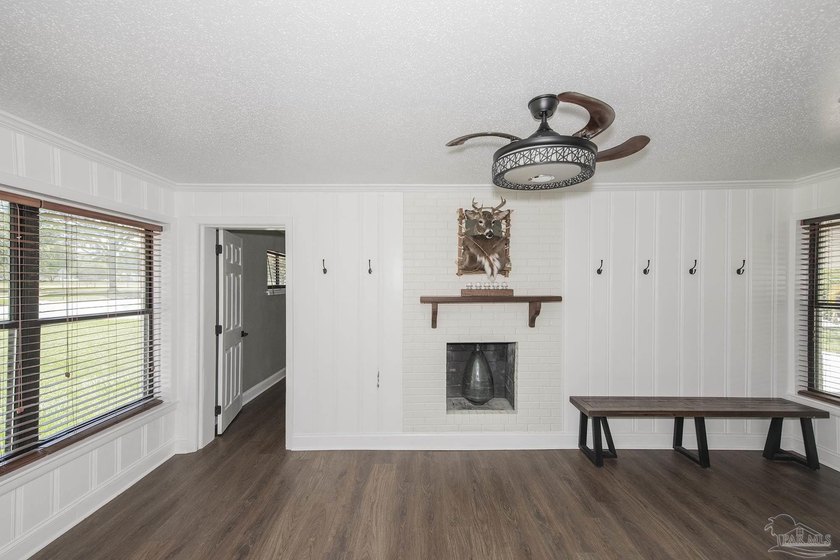 Move In Ready, one level, 2083 sq ft. brick home with 4 Bedrooms - photo 22