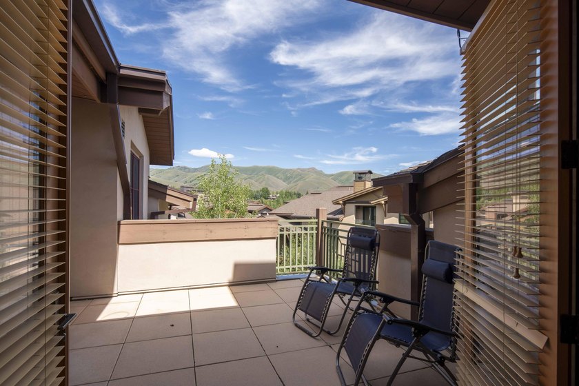 Sun Valley living at its best! This two-story Elkhorn Springs - photo 25