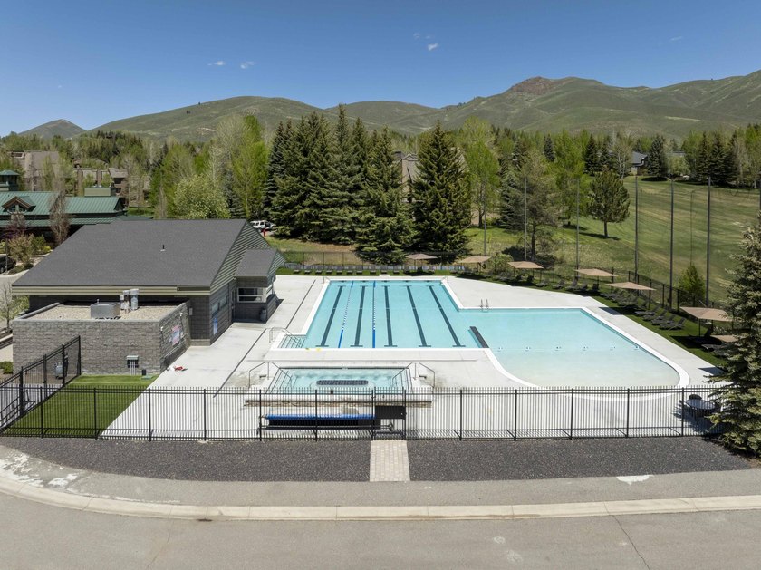Sun Valley living at its best! This two-story Elkhorn Springs - photo 38