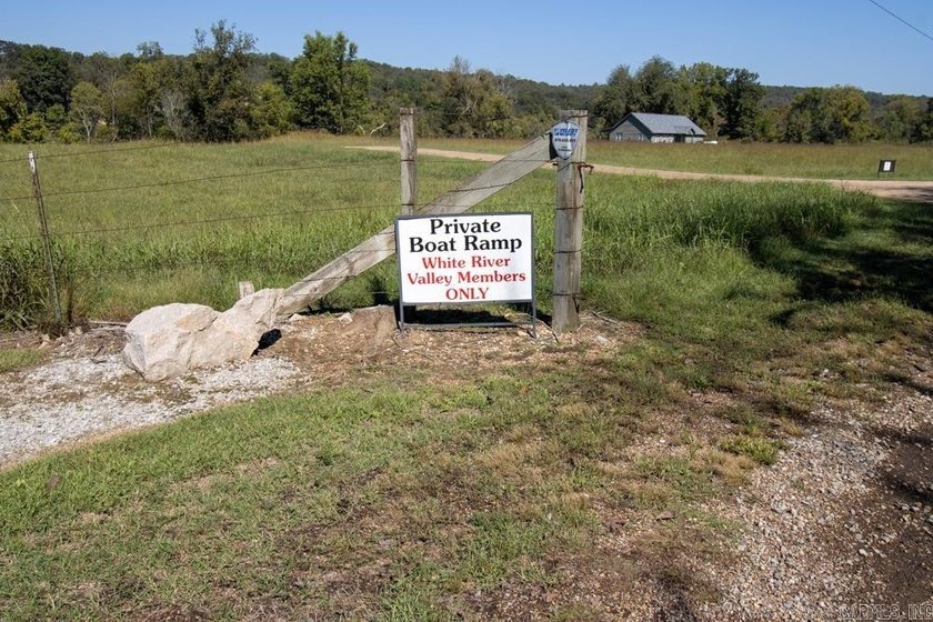 3.9 Acres Overlooking the White River - Mountain Home, AR This 3 - photo 7