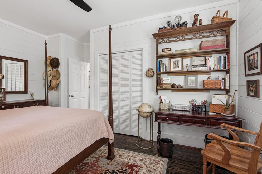 Florida cottage on .79 acres - totally renovated and nestled in - photo 16