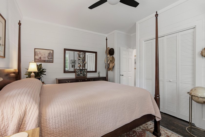 Florida cottage on .79 acres - totally renovated and nestled in - photo 17
