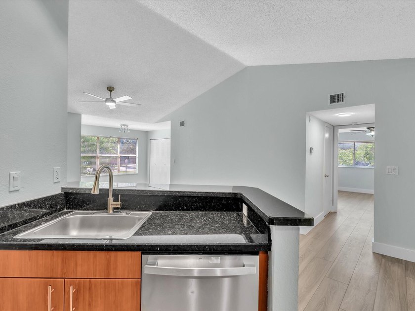 Location, location, location! This spacious and bright - photo 9