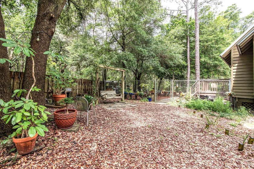 Florida cottage on .79 acres - totally renovated and nestled in - photo 34