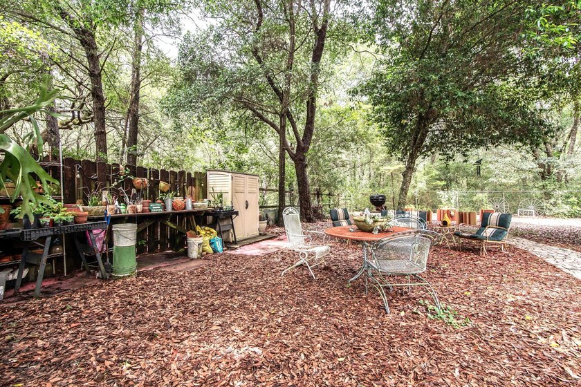 Florida cottage on .79 acres - totally renovated and nestled in - photo 37