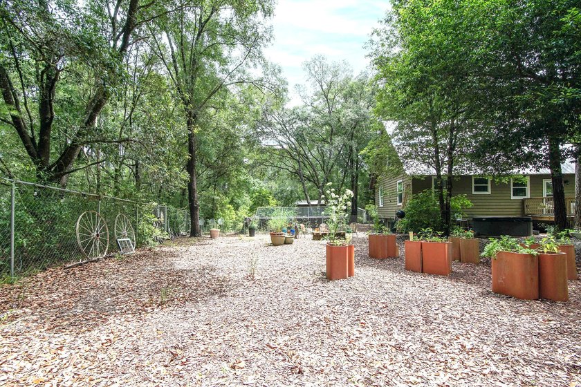 Florida cottage on .79 acres - totally renovated and nestled in - photo 38