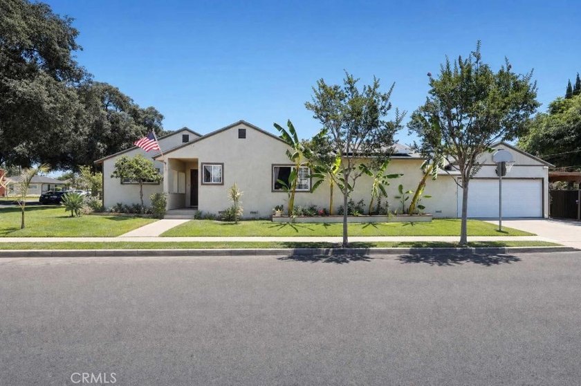 Welcome to 502 E Camille St in Santa Ana, a wonderful - photo 3