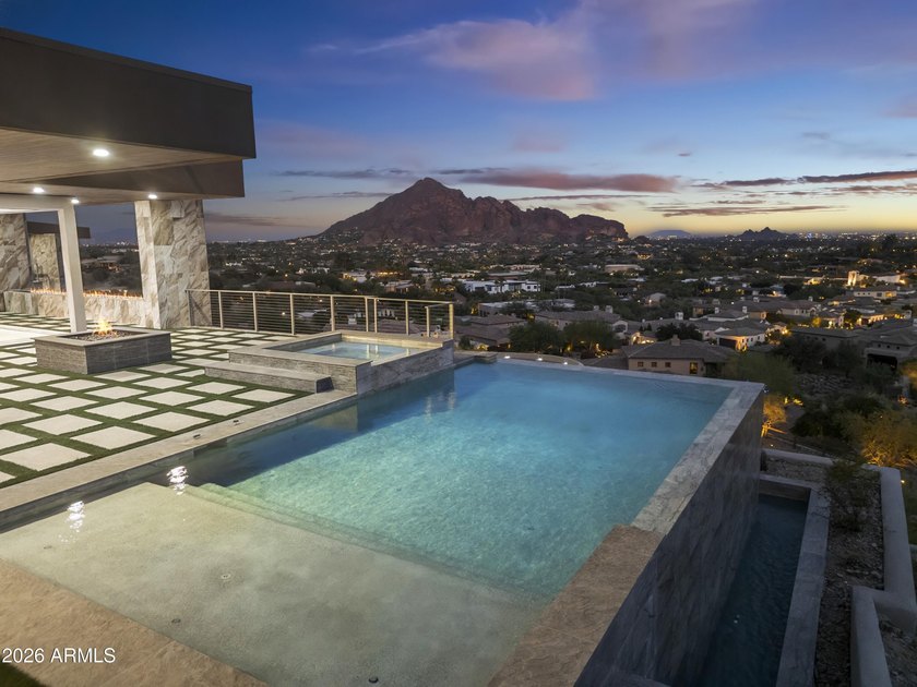 HIGH-DESERT - NEW BUILD - BIG-CITY VIEWS - PARADISE RESERVE - photo 4
