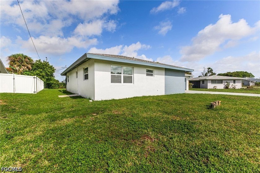 Welcome to this beautifully updated 3-bedroom, 2-bath home - photo 34