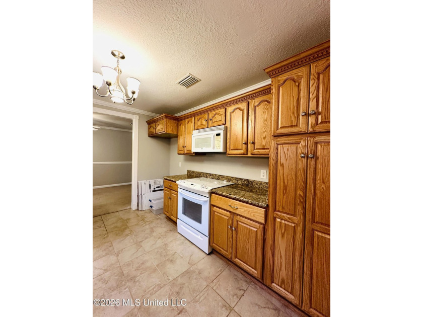 $15,000. in BUYER INCENTIVES. Nice, well-maintained one-story - photo 5