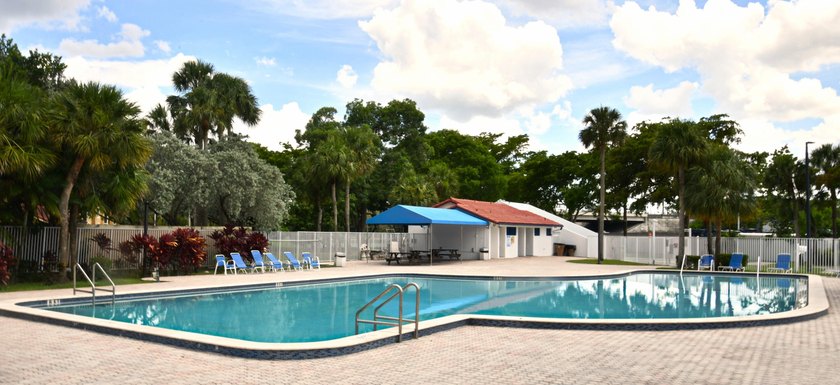 Over 3,000 Sq. Foot home in Riverglen of Coquina Lakes is 5 - photo 4