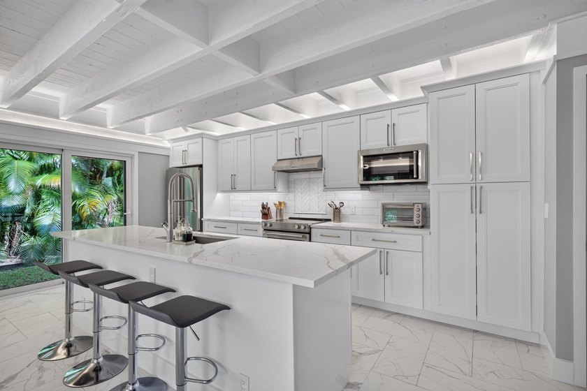 Spacious home with an open floor plan in the heart of Wilton - photo 3